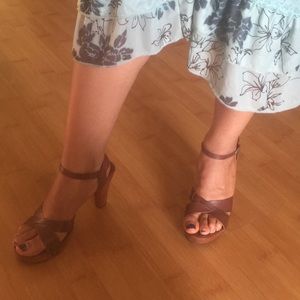 Frye (brand) chestnut brown strappy sandal heels